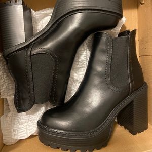 NEW Kat Steven Madden Boots